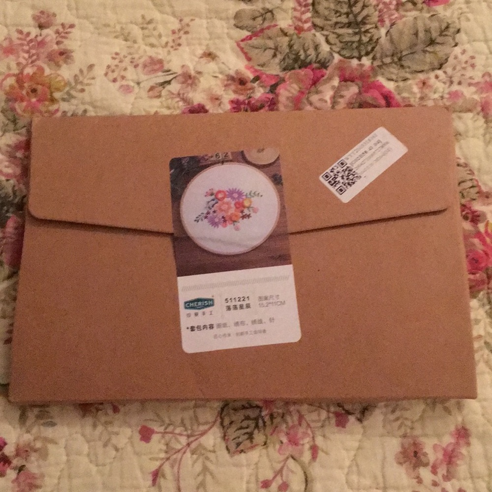 Embroidery Craft Kit, NWT - Picture 2 of 3